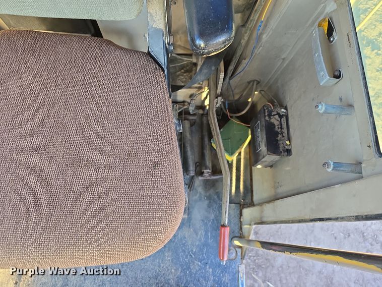 image for item DV0095 1992 John Deere 770B motor grader