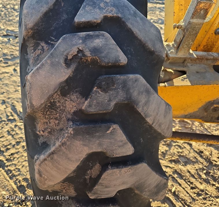 image for item DV0095 1992 John Deere 770B motor grader