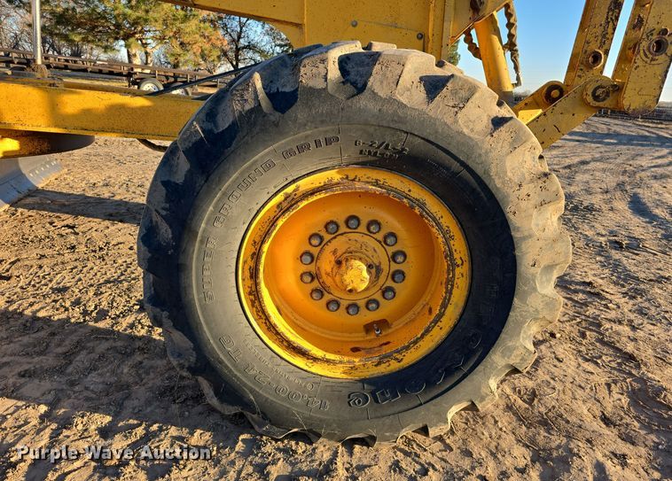 image for item DV0095 1992 John Deere 770B motor grader