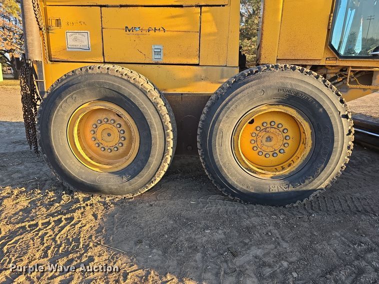 image for item DV0095 1992 John Deere 770B motor grader