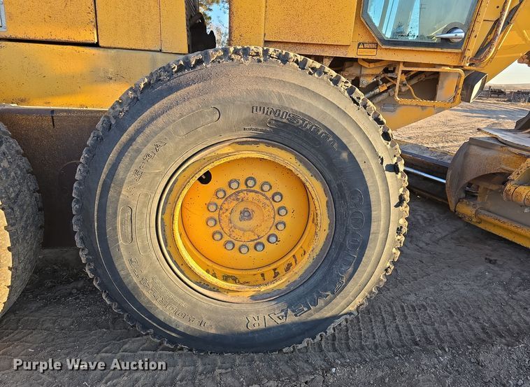 image for item DV0095 1992 John Deere 770B motor grader