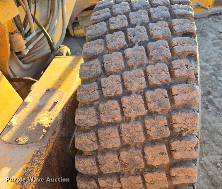 image for item DV0095 1992 John Deere 770B motor grader