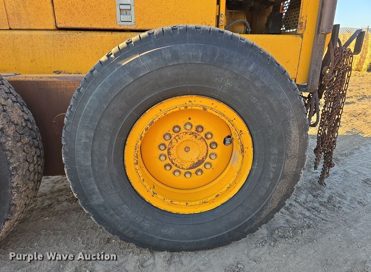 image for item DV0095 1992 John Deere 770B motor grader