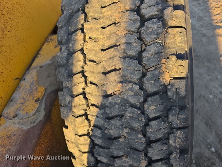 image for item DV0095 1992 John Deere 770B motor grader