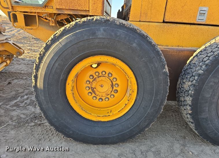 image for item DV0095 1992 John Deere 770B motor grader