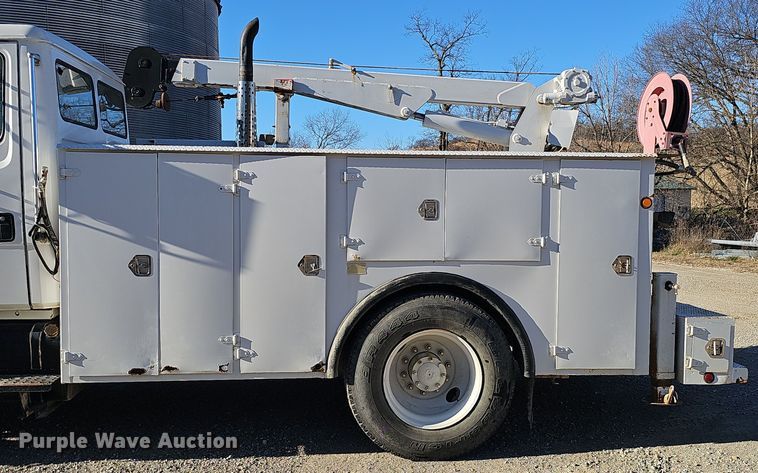 image for item DV0102 1998 Freightliner FL70 Business Class utility / service truck