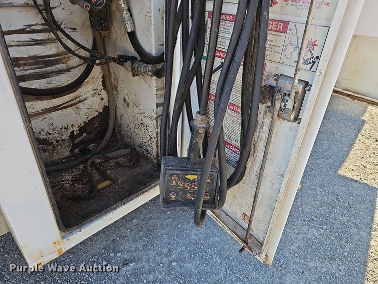 image for item DV0102 1998 Freightliner FL70 Business Class utility / service truck