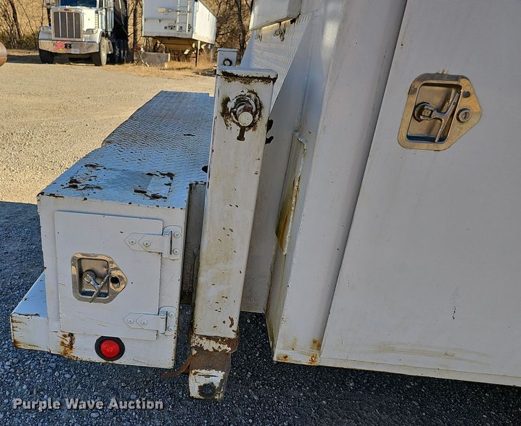 image for item DV0102 1998 Freightliner FL70 Business Class utility / service truck