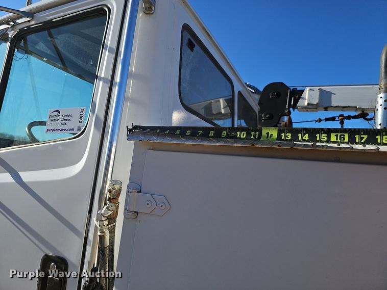 image for item DV0102 1998 Freightliner FL70 Business Class utility / service truck