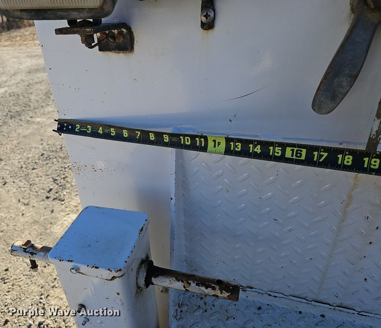 image for item DV0102 1998 Freightliner FL70 Business Class utility / service truck