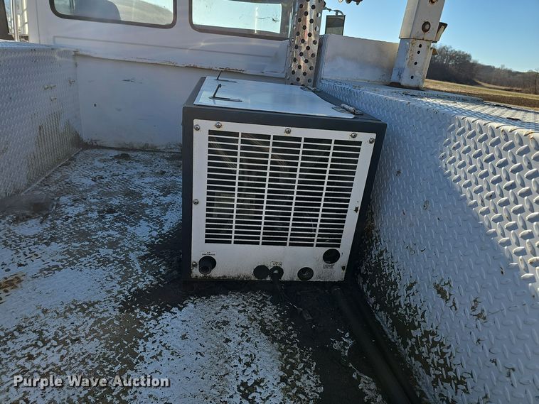 image for item DV0102 1998 Freightliner FL70 Business Class utility / service truck