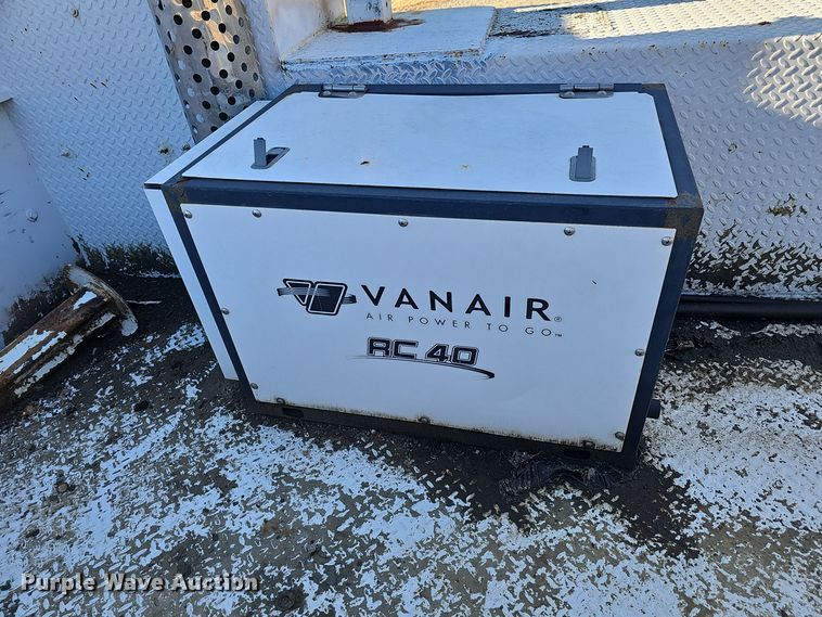 image for item DV0102 1998 Freightliner FL70 Business Class utility / service truck