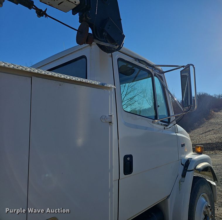 image for item DV0102 1998 Freightliner FL70 Business Class utility / service truck