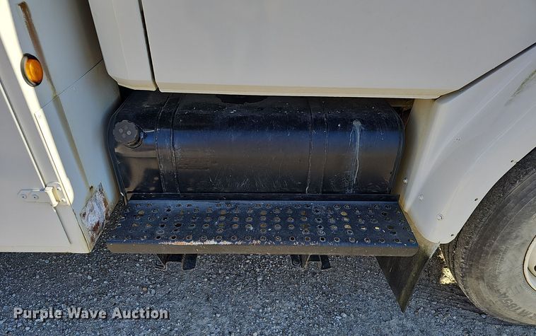 image for item DV0102 1998 Freightliner FL70 Business Class utility / service truck