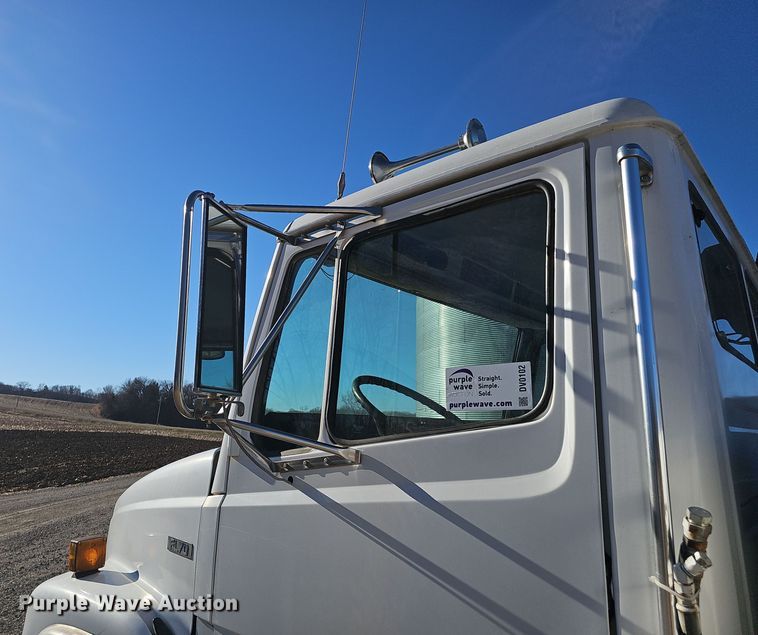 image for item DV0102 1998 Freightliner FL70 Business Class utility / service truck