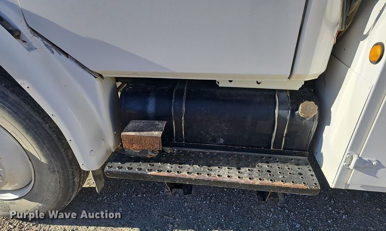 image for item DV0102 1998 Freightliner FL70 Business Class utility / service truck