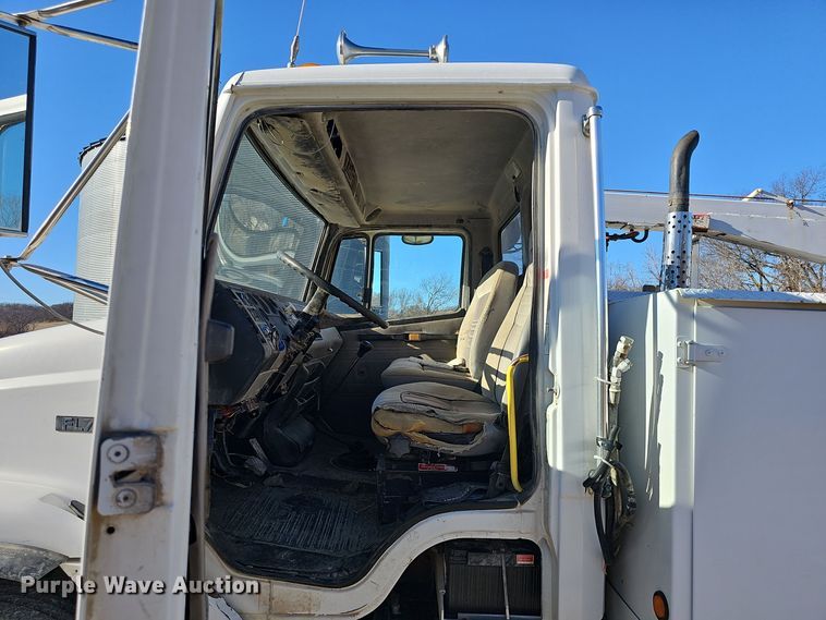 image for item DV0102 1998 Freightliner FL70 Business Class utility / service truck