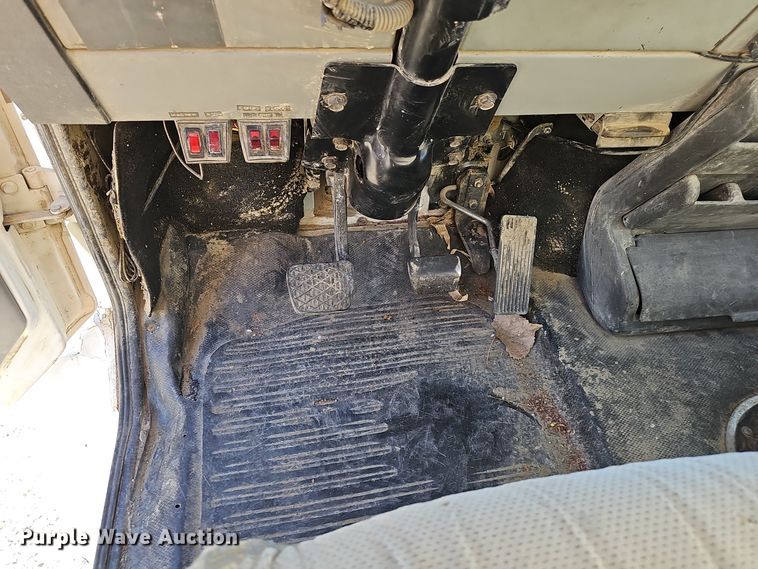 image for item DV0102 1998 Freightliner FL70 Business Class utility / service truck