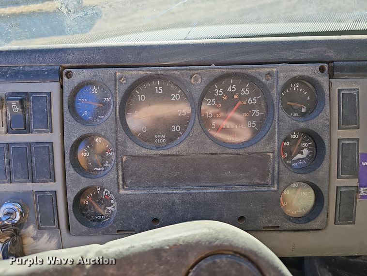 image for item DV0102 1998 Freightliner FL70 Business Class utility / service truck