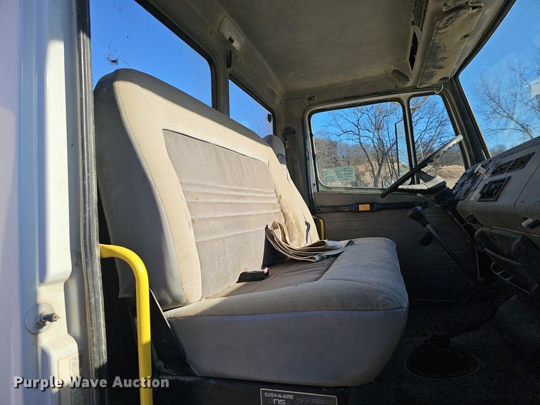 image for item DV0102 1998 Freightliner FL70 Business Class utility / service truck