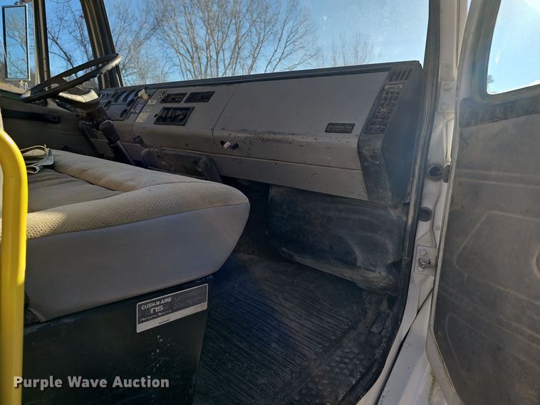 image for item DV0102 1998 Freightliner FL70 Business Class utility / service truck