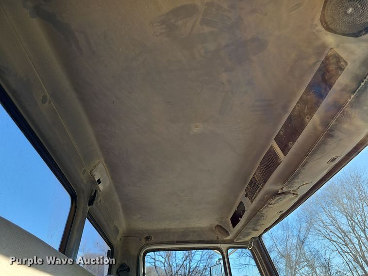 image for item DV0102 1998 Freightliner FL70 Business Class utility / service truck