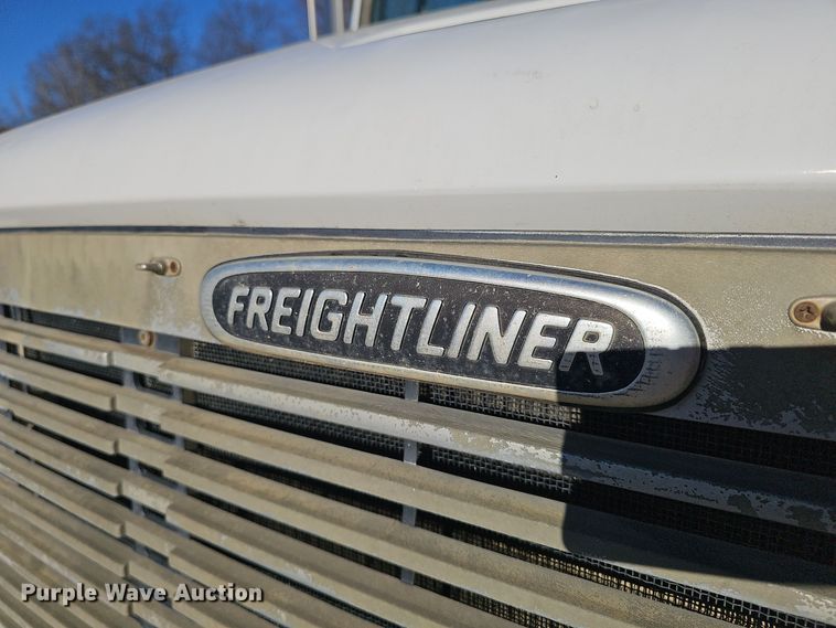 image for item DV0102 1998 Freightliner FL70 Business Class utility / service truck