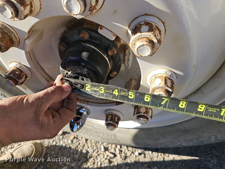 image for item DV0102 1998 Freightliner FL70 Business Class utility / service truck