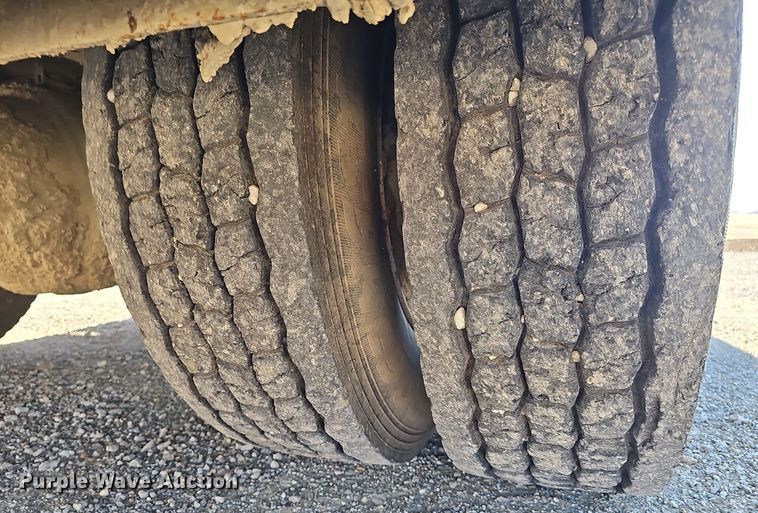 image for item DV0102 1998 Freightliner FL70 Business Class utility / service truck