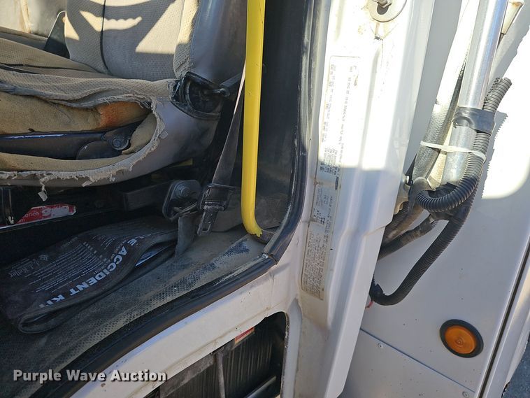 image for item DV0102 1998 Freightliner FL70 Business Class utility / service truck