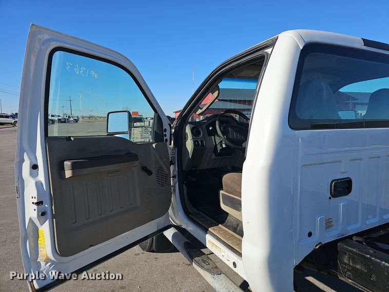 image for item DV0130 2008 Ford F550 Super Duty truck cab and chassis