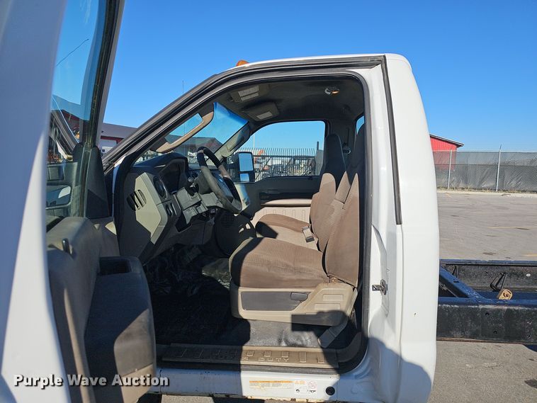 image for item DV0130 2008 Ford F550 Super Duty truck cab and chassis