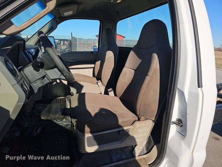 image for item DV0130 2008 Ford F550 Super Duty truck cab and chassis