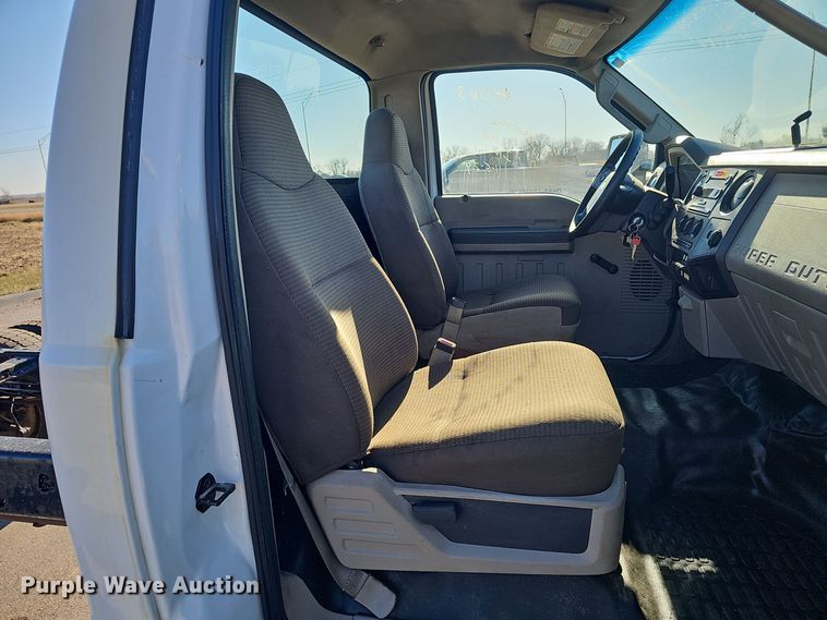 image for item DV0130 2008 Ford F550 Super Duty truck cab and chassis