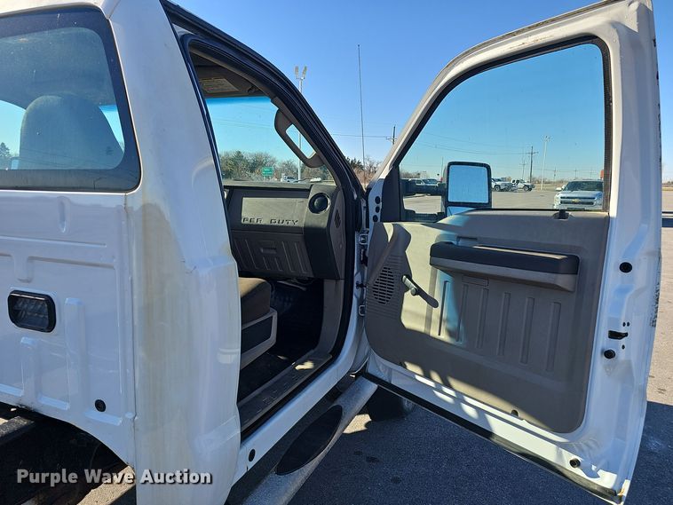 image for item DV0130 2008 Ford F550 Super Duty truck cab and chassis