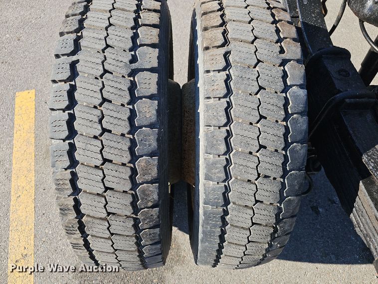 image for item DV0130 2008 Ford F550 Super Duty truck cab and chassis