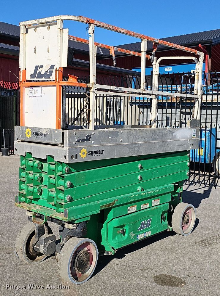 image for item DV0133 2014 JLG 2630ES scissor lift