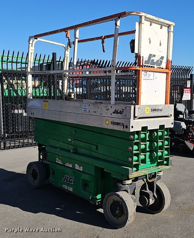 image for item DV0133 2014 JLG 2630ES scissor lift