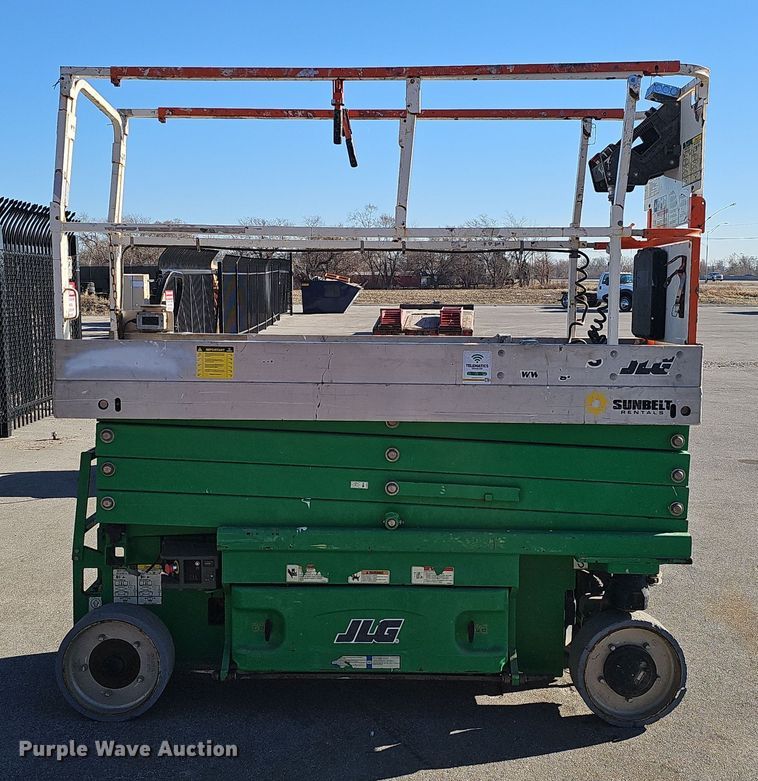 image for item DV0133 2014 JLG 2630ES scissor lift