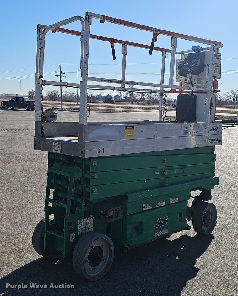 image for item DV0133 2014 JLG 2630ES scissor lift