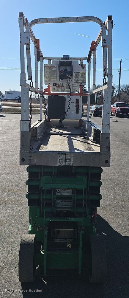image for item DV0133 2014 JLG 2630ES scissor lift