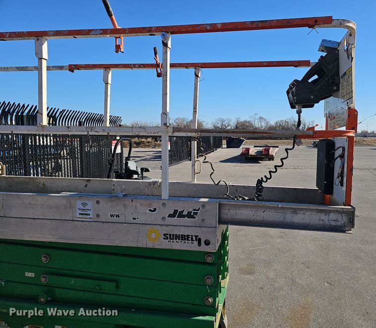 image for item DV0133 2014 JLG 2630ES scissor lift