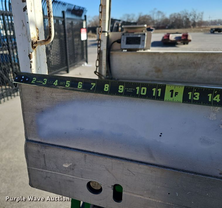 image for item DV0133 2014 JLG 2630ES scissor lift