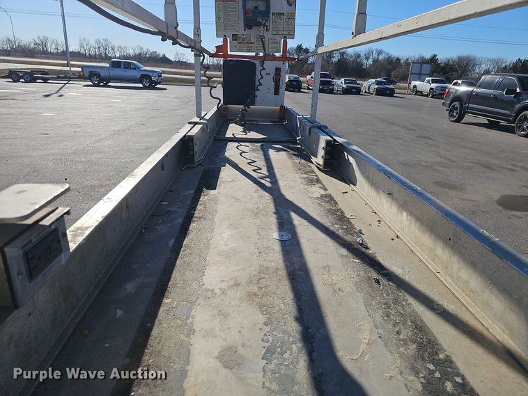 image for item DV0133 2014 JLG 2630ES scissor lift