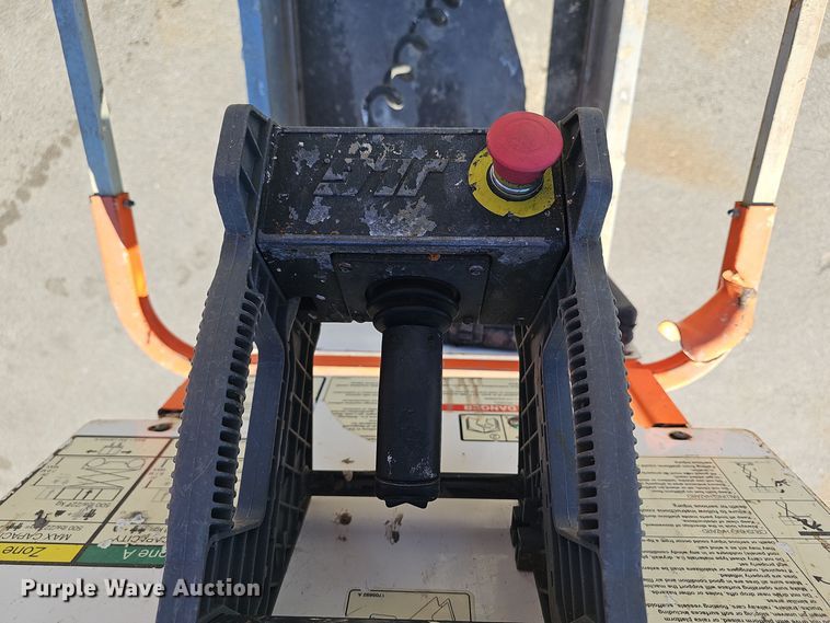 image for item DV0133 2014 JLG 2630ES scissor lift