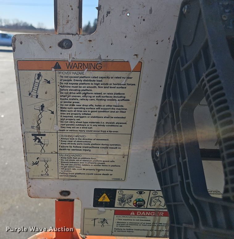 image for item DV0133 2014 JLG 2630ES scissor lift