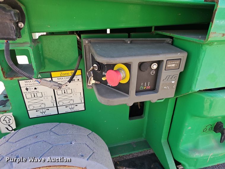 image for item DV0133 2014 JLG 2630ES scissor lift