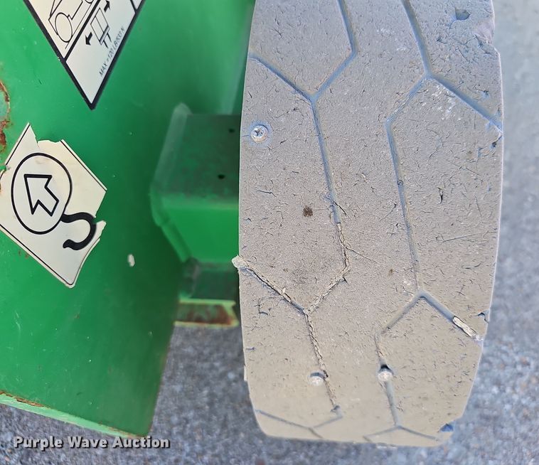 image for item DV0133 2014 JLG 2630ES scissor lift