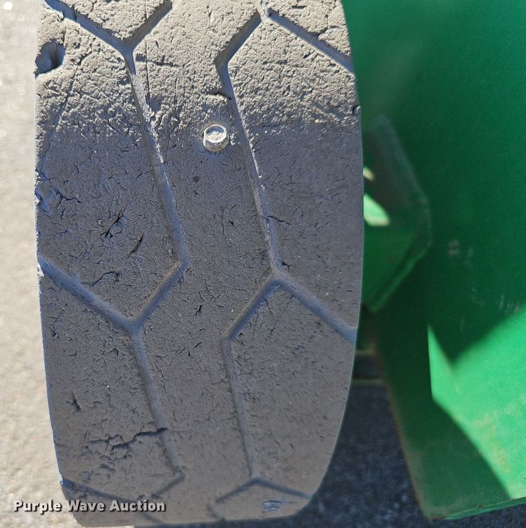 image for item DV0133 2014 JLG 2630ES scissor lift