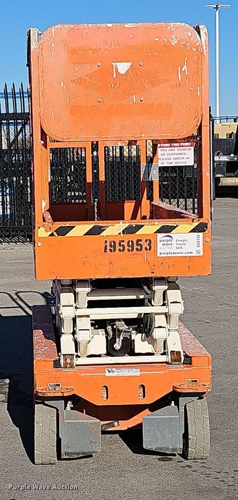 image for item DV0134 2017 Snorkel S3219E scissor lift